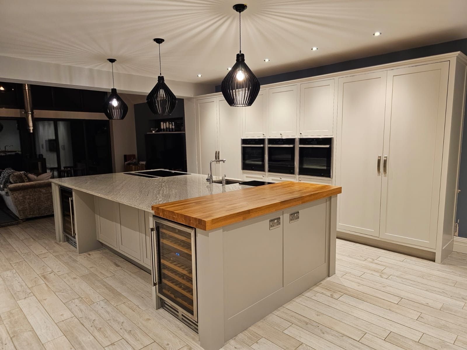 Kitchen respraying costs in large kitchen with island